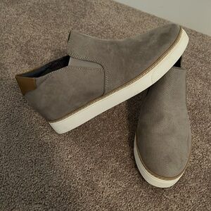 Dr. Scholls adorable gray shoes